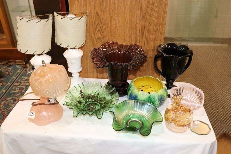 AMETHYST VASE, ELECTRIC LAMPS, DÉCOR GLASSWARE