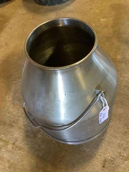 DELAVAL MILK BUCKET MISSING BOTTOM HANDLE - Ziemer Hilbrands Auctions