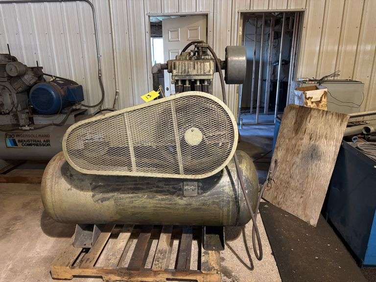 LARGE AIR COMPRESSOR