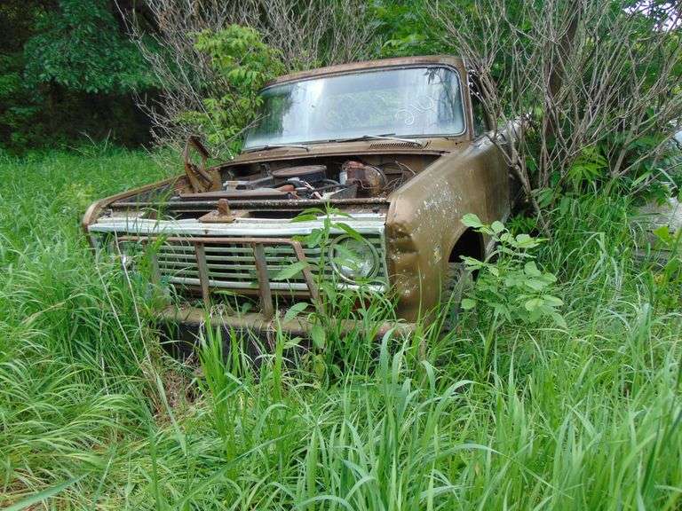 IH PICK UP WITH MOTOR PARTS, NO B/S OR TITLE
