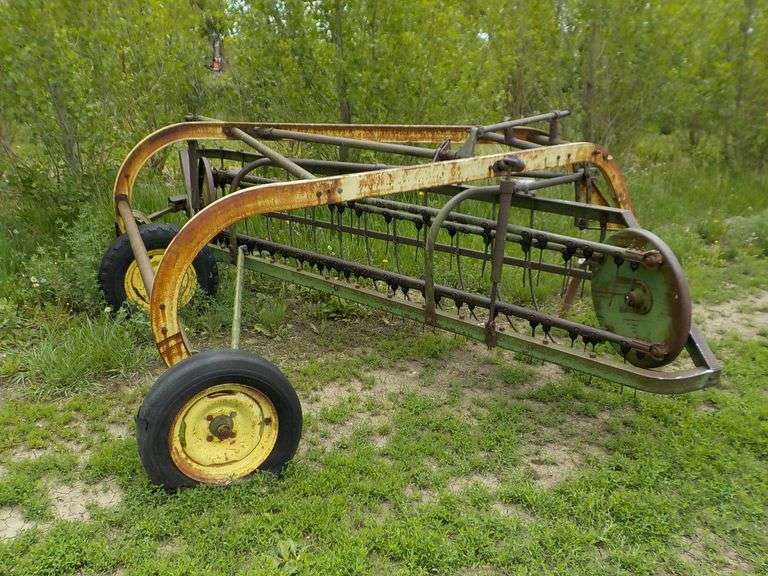 JOHN DEERE MODEL 896 RAKE, NEEDS TIRE FOUR BAR, LOCATION LABOLT SD, JIM 605-467-1597