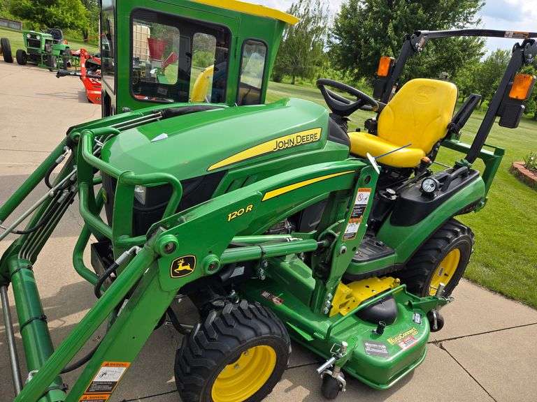 JOHN DEERE 1025R UTILITY TRACTOR (SEE DESCRIPT)