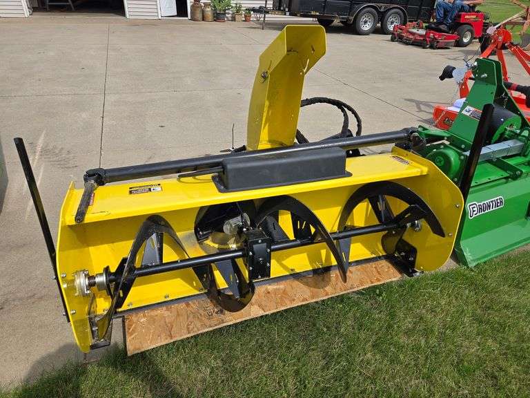 JOHN DEERE 54" QUICK TACH SNOWBLOWER FRONT MOUNT (NICE)