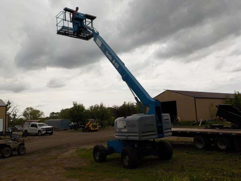GENI MAN LIFT 2000, MODEL-S-45-3895 VERY NICE CONDITION LOCATION LABOLT SD, JIM 605-467-1597I
