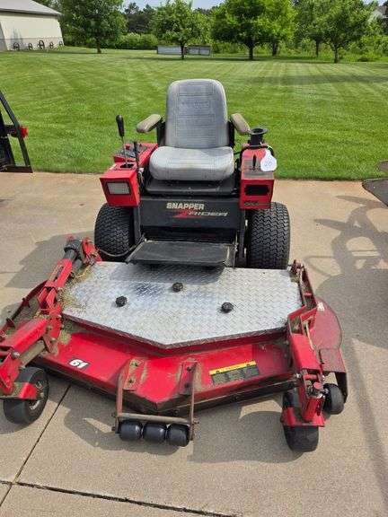 SNAPPER Z RIDER TURF CRUIZER FRONT MOUNT MOWER, KOHLER ENGINE W 61" MOWER DECK, HYDROSTATIC, 1359 HRS