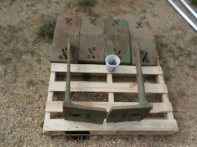 JOHN DEERE FRONT WEIGHTS FOUR TOTAL WITH MOUNTING BRACKETS, LOCATION STRANDBURG SD, KEVIN 605-237-1306
