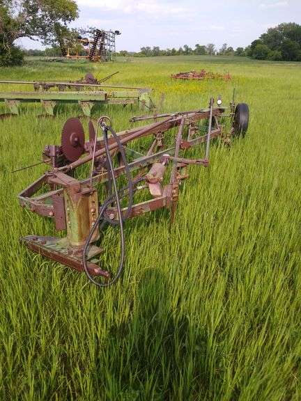 JOHN DEERE 5 BOTTOM PLOW, TRIP, LOCATION LABOLT SD, RYAN 605-467-1599