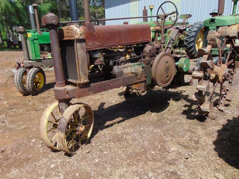 JD 1934 A N/F ON STEEL REPAIR TO FRONT WHEELS OPEN FAN SHAFT BRONZE CARB PLAIN REAR COVER EARLY WHEELS WILL RUN SERIAL # 412736
