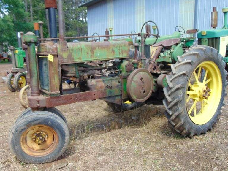JD 1935 A N/F FAIR TIRES BRONZE CARB WILL RUN SERIAL # 418022