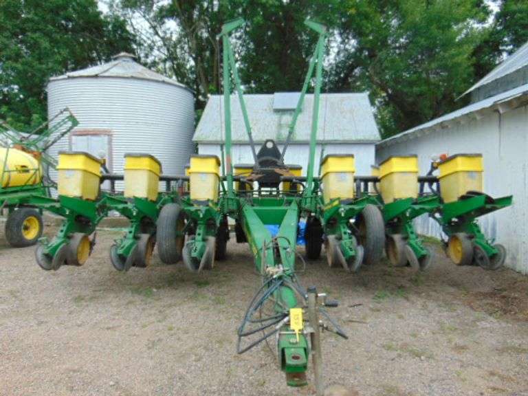 JD 7200 MAX EMERGE 2 12 ROW 30 CLEANERS, COMPUTER TRAK 250 MONITOR MARKERS, BOX EXTENSIONS