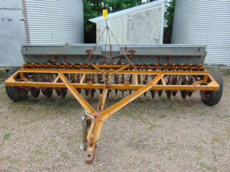MM GRAIN DRILL 11' WITH GRASS SEEDER