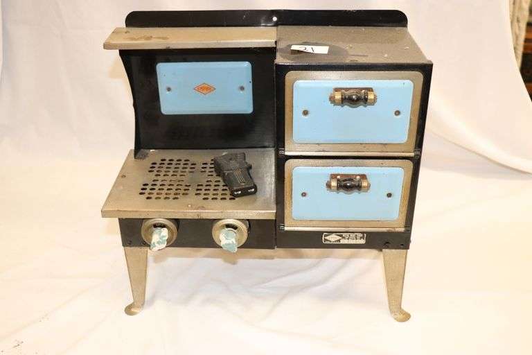 VINTAGE CHILDS STOVE