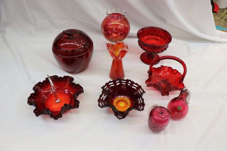 ASSORTED RED GLASS
