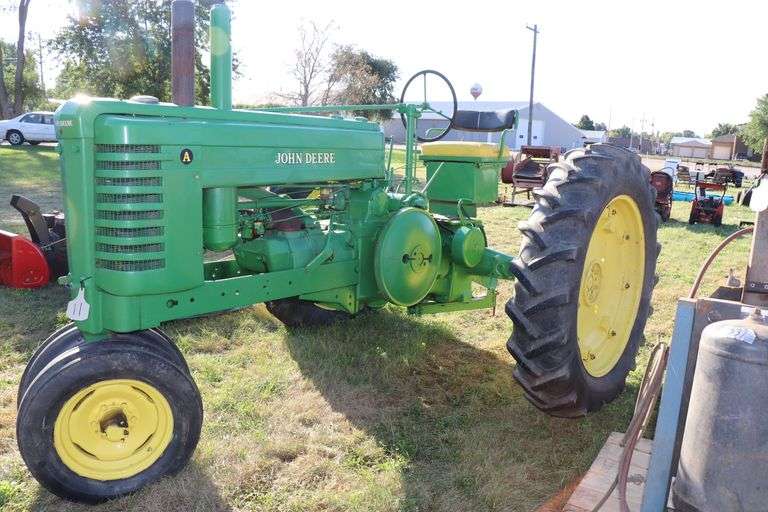 JOHN DEERE A, GAS, NARROW FRONT