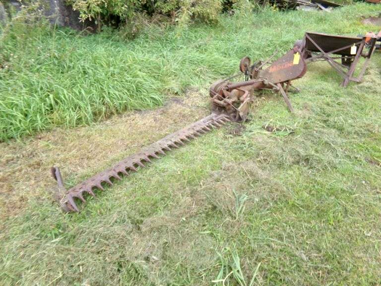 MINEAPOLIS MOLINE 3PT SICKLE MOWER 7FT BAR