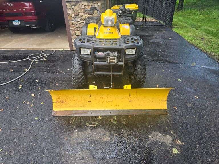 2004 POLARIS 700 WINCH, HEAVY DUTY PLOW, ELECTRIC START, 2400 MILES, SPICER MN