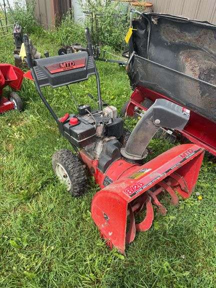 MTD SNOWBLOWER 8/26, ELECTRIC START.