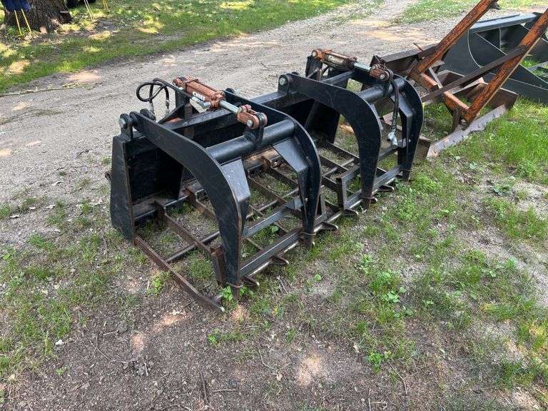 QUICK ATTACH GRAPPLE BUCKET.