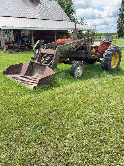 Allis Chalmers D15 gas w/f 3 PT with JD 46 hyd loader runs and drives