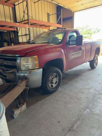 2007 Chevy 2500 HD 4x4 Auto 6.0 liter V-8 Good tires approx 400,000 miles, NEW BATTERY, NEW STARTER, BUT WON'T START
