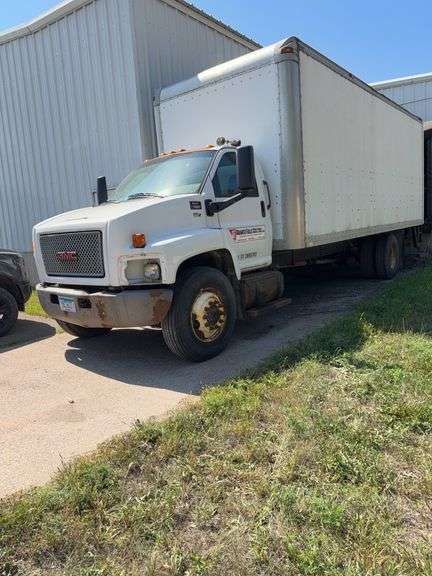 2007 GMC C7500 BOX TRUCK 24’ SINGLE AXLE DIESEL NEW BATTERIES 5 SPEED RUNS & DRIVES AIR BRAKES TOMMY LIFT 236884 MILES NO AC