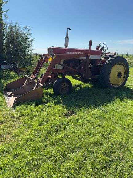 Farmall 560 wf fast hitch pro hyd. Loader torque is good, Runs.