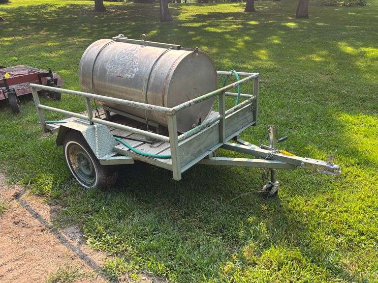 UTILITY TRAILER WITH 100 GAL ALUMINUM TANK.