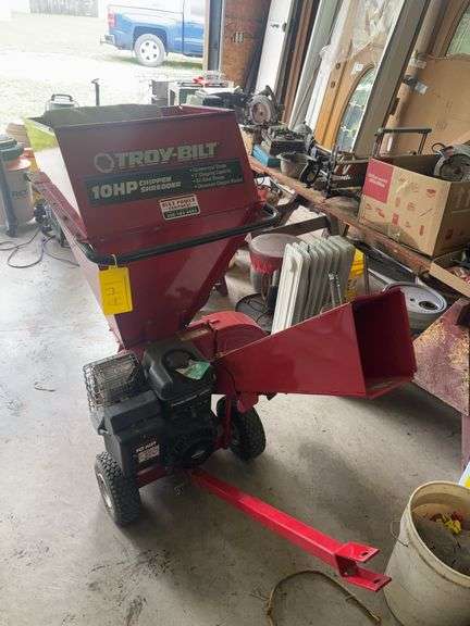 TROYBILT 10HP CHIPPER/SHREDDER.