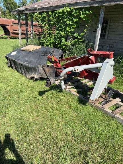 NH 5407 8’ disc mower 540PTO, Has new belts in box.
