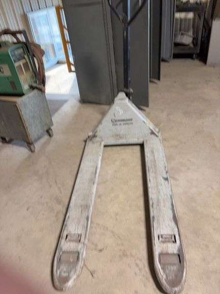 Strong way pallet jack 5500 pound works 